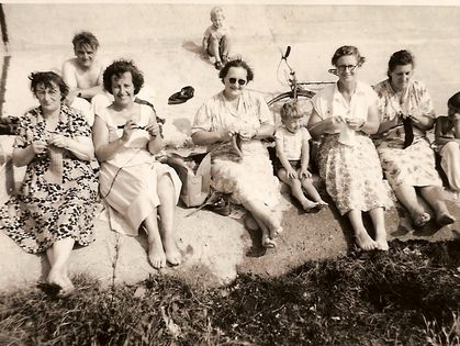 1389219333000-Vintage-Knitting-Circle