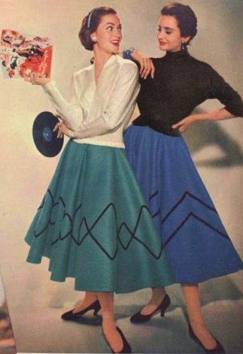 1955-circle-skirts-felt-poodle-343x500
